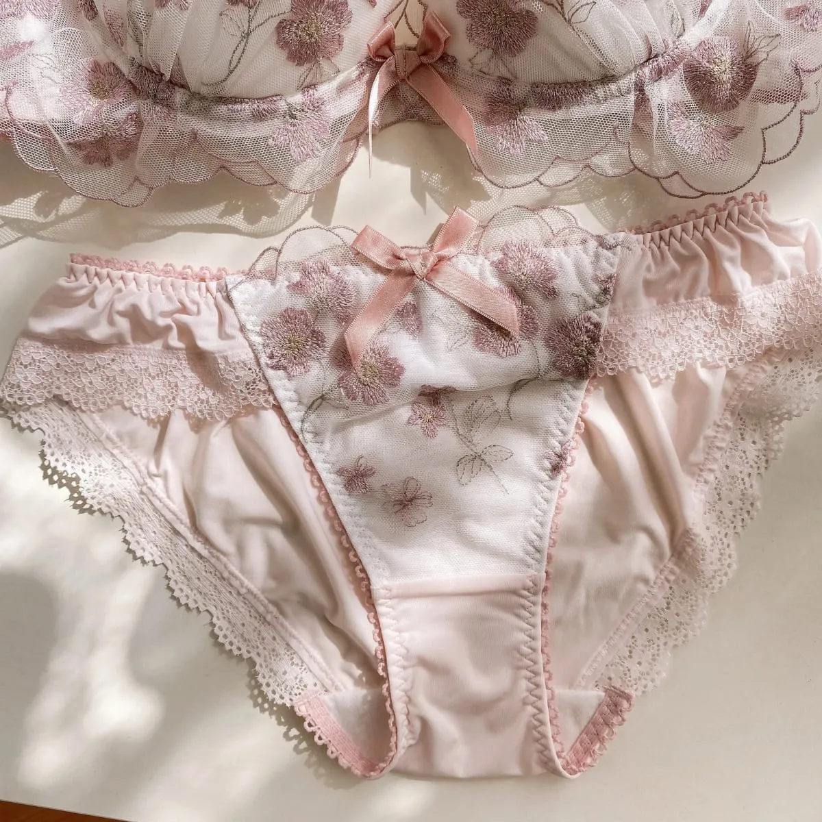 Fata sezione sottile lingerie da donna reggiseno in pizzo ricamato di grandi dimensioni set reggiseno intimo da donna con cuore di pollo basso raccolto