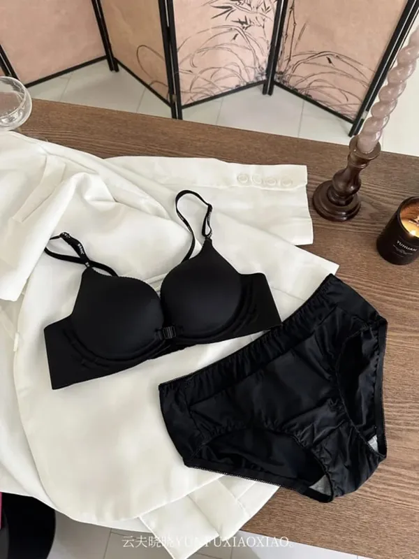 Front-Closure Backless Lingerie Set with Small-Bust Gathering Anti-Sagging Uplifting Comfortable And Wire-Free Bra Set.