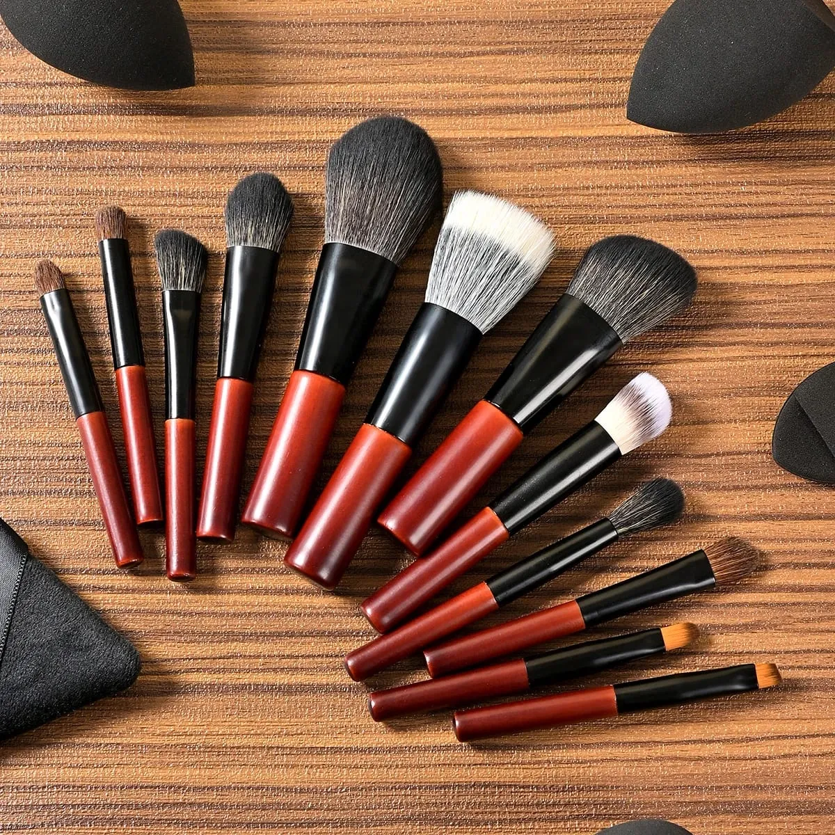 Set di 13 pennelli per trucco in noce, formato da viaggio, professionali, mini pennelli per trucco marrone chiaro, con custodia — image 3