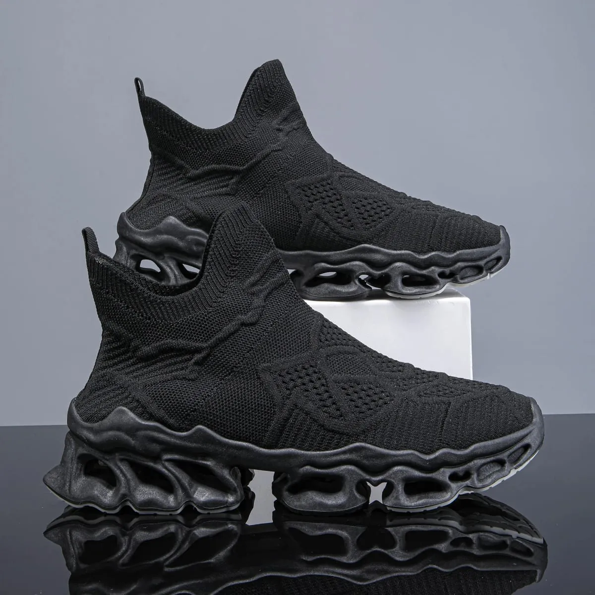 Men's Stylish Lightweight Casual Sneakers New Style Mesh Breathable Blade Sole Comfortable Fashionable Men's Footwear