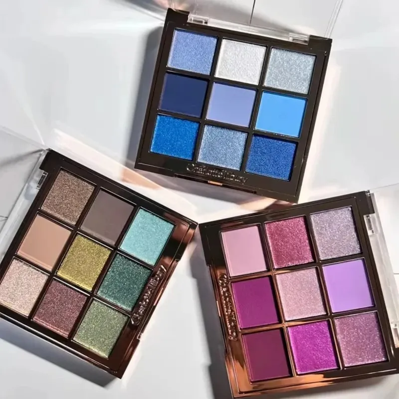 Палитра теней для век Charlotte Tilbury с атласно-матовым мерцанием и металлическим финишем. Простые в использовании 9 оттенков CT. Трендовые образы 2026 года.