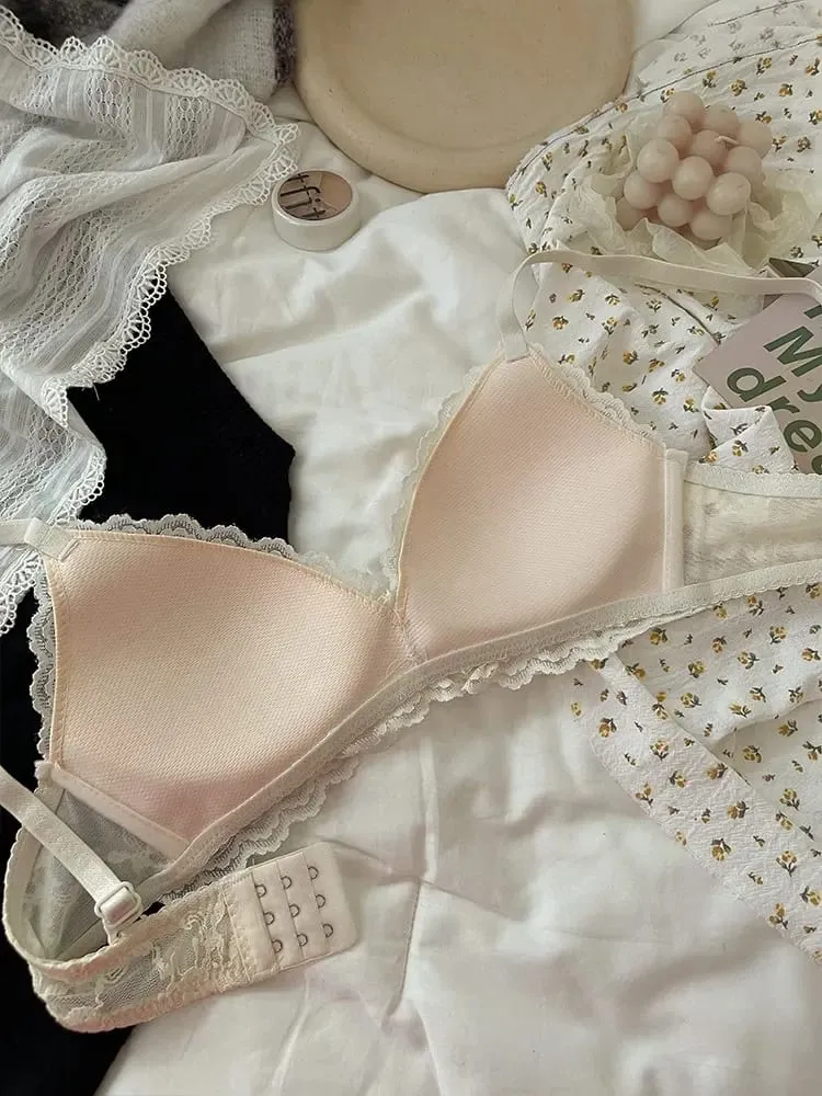 Sweet Floral Lace Lingerie for Women Wireless Push-Up Bra for Small Breasts Side Support & Anti-Sagging Triangle Cup B