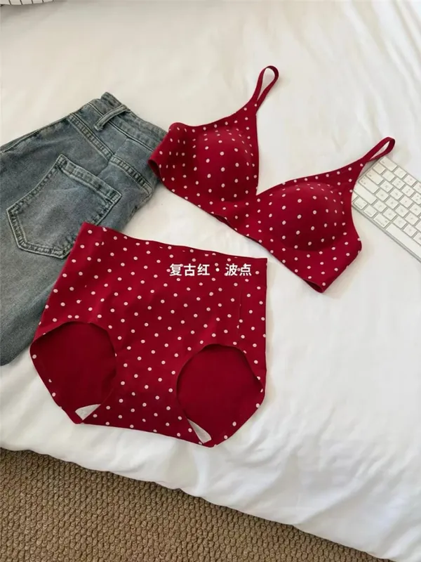 American Retro Polka Dot Bra Seamless Deep V Wireless Jelly Support Anti Sagging Lingerie Set Sexy Comfort MOYISU Sexy Bra Set