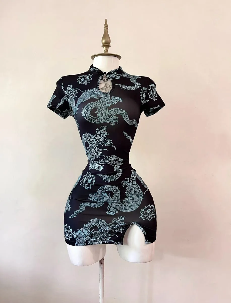 National Trend Style Dragon Pattern Βελτιωμένο Cheongsam κοντομάνικο όρθιο γιακά με σέξι κοντή φούστα με κουμπιά
