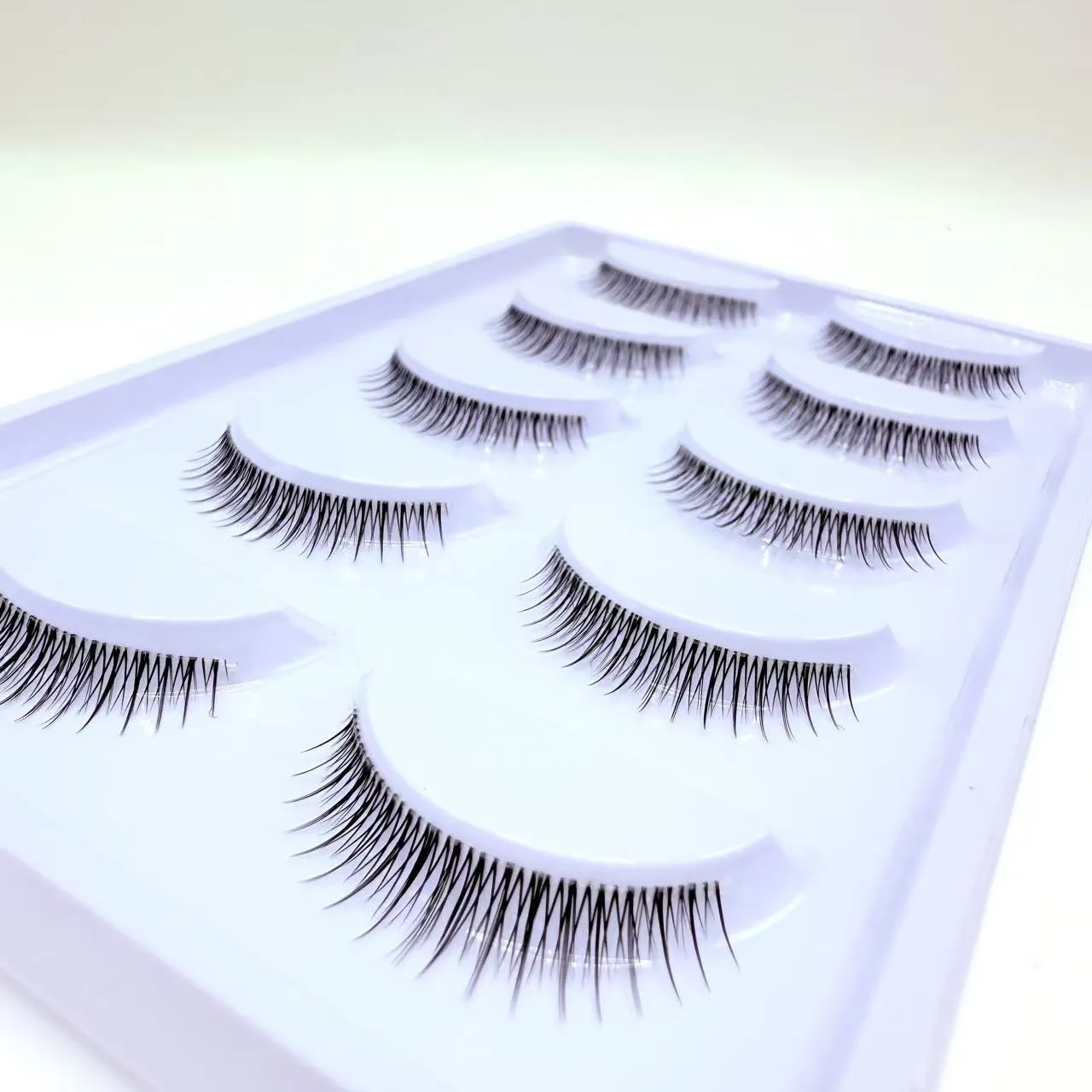 Amélioration des yeux doux et naturel 5 paires de faux cils tige transparente cils à bande naturelle douce