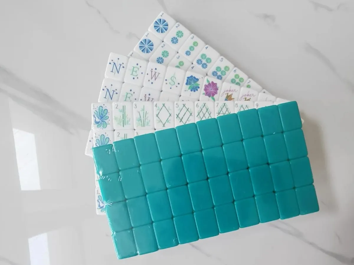 Customizable American Mahjong Sets 160 Tiles 4-Layer Acrylic Mah Jongg Surprise Gifts Mahjong Portable Travel Family Party Games