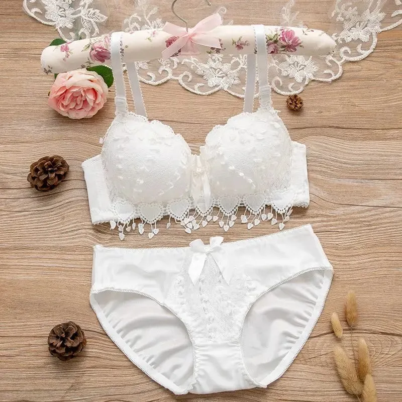 New Top Japanese Bra Women Lace Underwear Embroidery Bra A B Cup Brassiere Wireless Bra Push Up Sexy Lingerie set