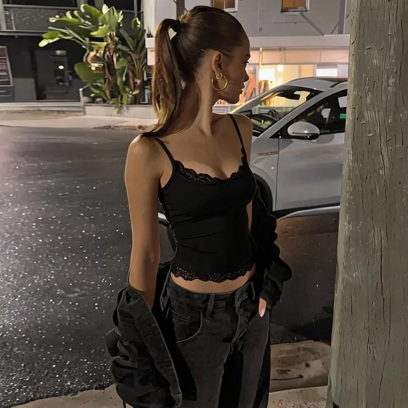 Dulzura 여성 섹시한 백 레스 레이스 프릴 패치 워크 자르기 캐미솔 패션 캐주얼 Y2K 탑 파티 클럽 스트리트 스타일 여름 복장 — image 6