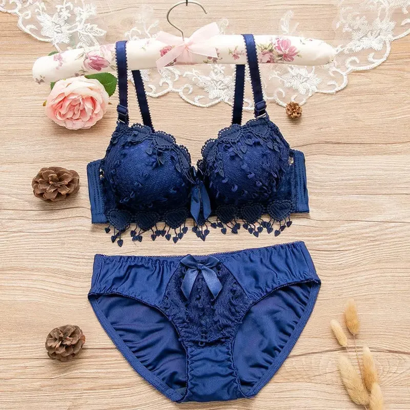 New Top Japanese Bra Women Lace Underwear Embroidery Bra A B Cup Brassiere Wireless Bra Push Up Sexy Lingerie set