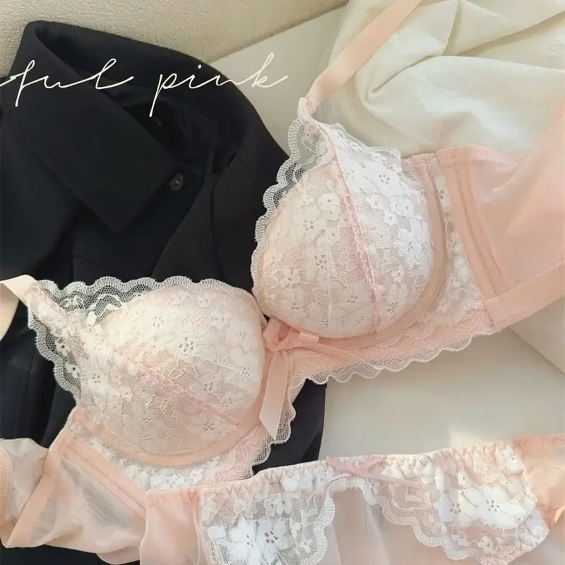 Sexy Lace Lingerie Set Manga-Style Bra Small-Bust Gathering Side-Boob Control Uplifting Comfortable Wireless Bra Set.