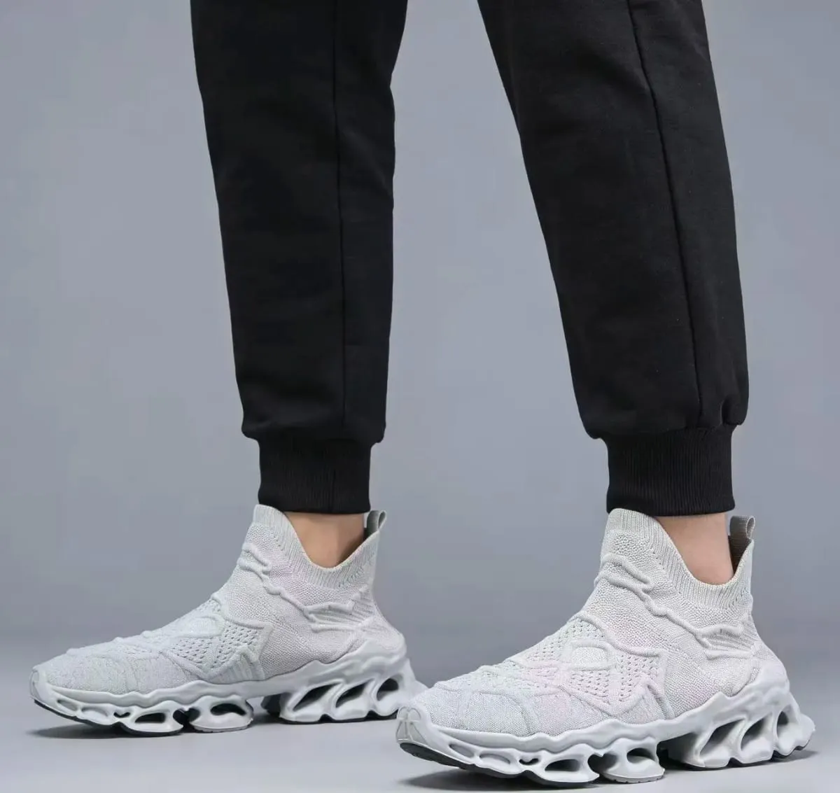 Men's Stylish Lightweight Casual Sneakers New Style Mesh Breathable Blade Sole Comfortable Fashionable Men's Footwear — image 6