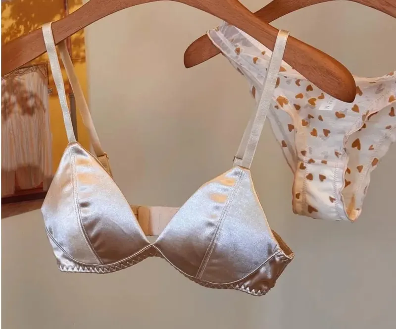 性感緞面三角杯無痕胸罩套裝舒適無鋼圈內衣適合大乳房 — image 9