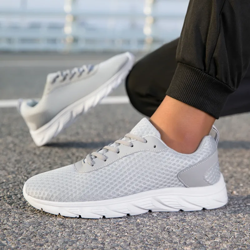 สีดำ Mens รองเท้ากีฬา Hollow ตาข่ายด้านบนไม่ลื่น Light Sole Jogging การฝึกอบรมสบายๆทุกวันกลางแจ้งกีฬา Footwea