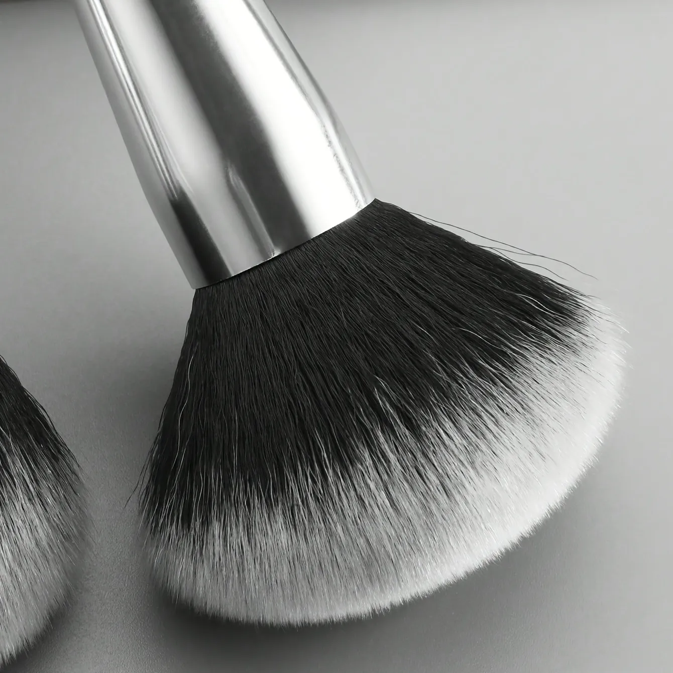 2 STK rejsemakeupbørster - pulver- og rødmebørstesæt med bærbart etui Veganske nylonbørster til skønhed på farten