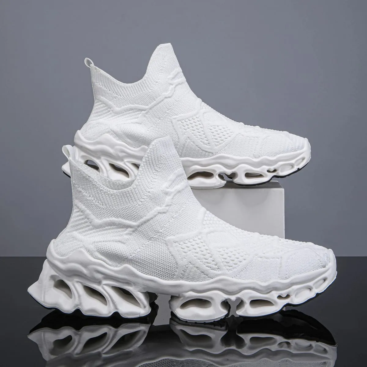 Men's Stylish Lightweight Casual Sneakers New Style Mesh Breathable Blade Sole Comfortable Fashionable Men's Footwear — image 2