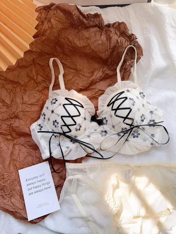 Strappy lace lingerie girls without steel ring underwear st small breasts gathered sweet sexy bra briefs suit