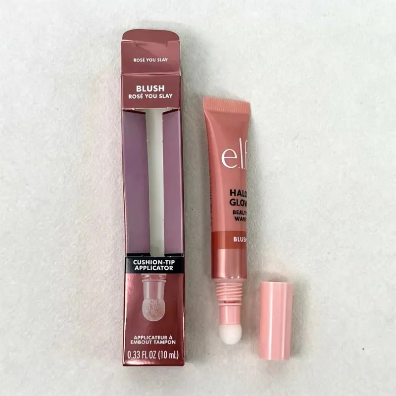 ELF Lesk na rty Natural Shine & Blush Liquid Voděodolný a odolný proti potu Snadno se rozmazává Lehký a dlouhotrvající make-up