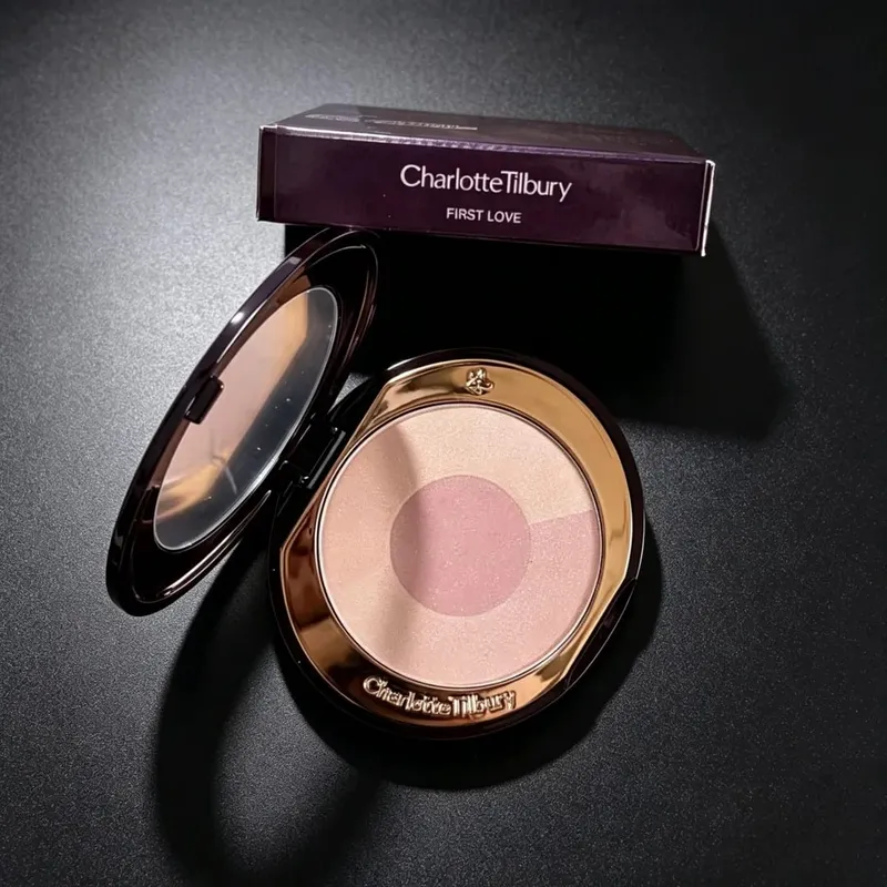 Charlotte Tilbury beállító púder kompakt szájfényes alapozó kéttónusú pirosító szemhéjpúder paletta könnyű, finom, hosszan tartó