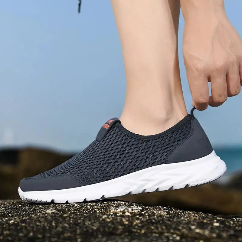 Lightweight Slip-On Shoes for Summer Large Mesh Breathable Men's Shoes Ultra-Light Soft-Soled Sports Shoes