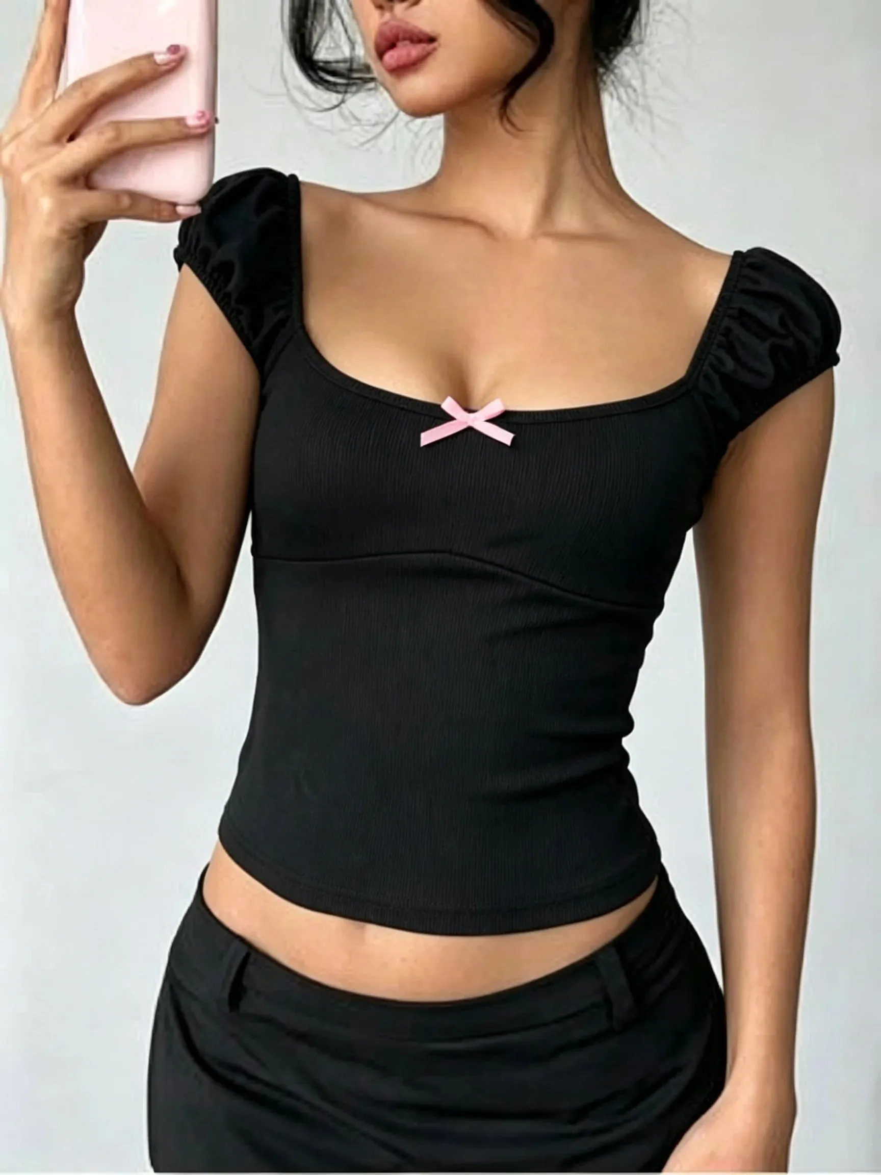 Fitted Short-Sleeved V-Neck T-Shirt for Women with Puff Sleeves And Bow Chest Decoration Hot Girl Style Top for Casual Wear