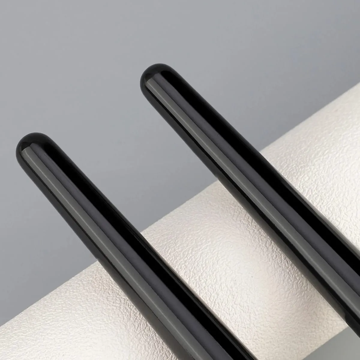 1/2pcs Soft Long Foundation Makeup Brush Suitable for Both Wet and Dry Use Delicate Makeup Tool