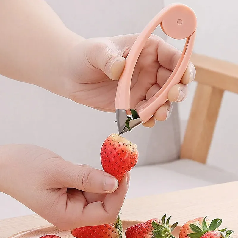 1pcs Strawberry Steel Pineapple Eye Peeler Fruit and Vegetable Practical Seed Remover Clip Fruit Tools Kitchen Gadgets — image 3