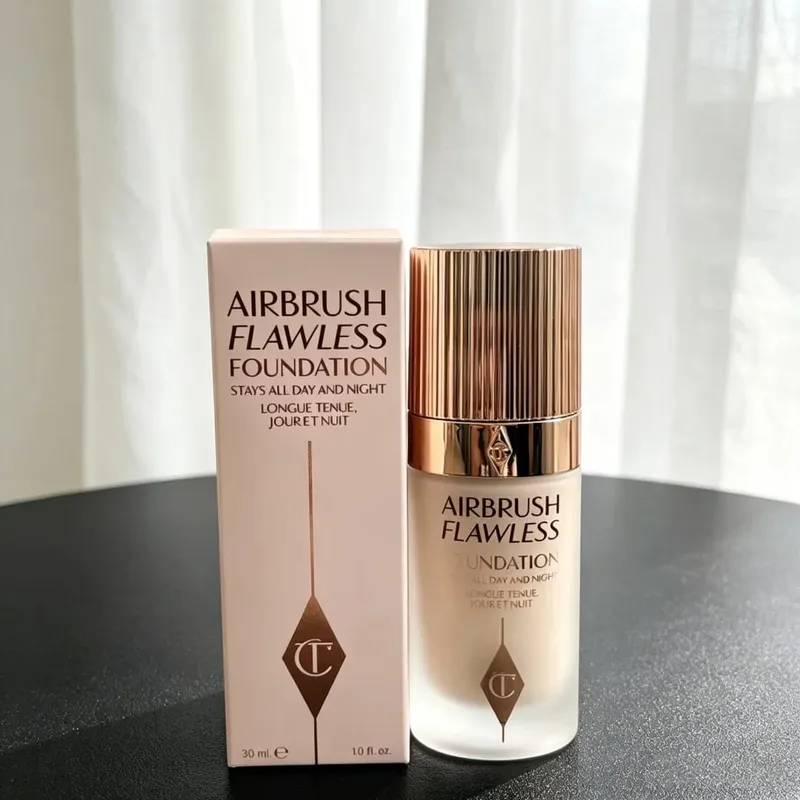 Charlotte Tilbury beállító púder kompakt szájfényes alapozó kéttónusú pirosító szemhéjpúder paletta könnyű, finom, hosszan tartó