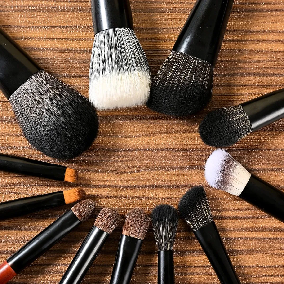 Set di 13 pennelli per trucco in noce, formato da viaggio, professionali, mini pennelli per trucco marrone chiaro, con custodia — image 4