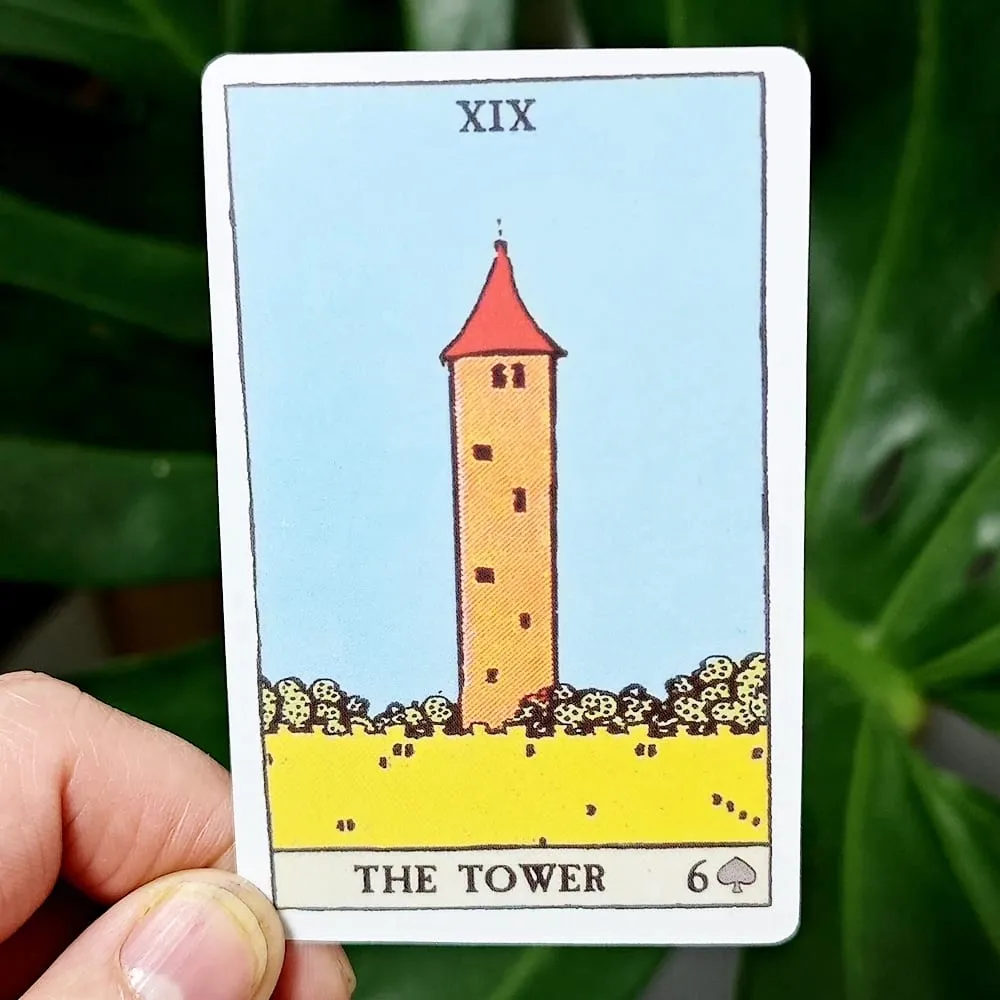 36 db kártya Pixie elképesztő 9*6 cm-es lenormandja, a Smith-Waite tarotpakli és az „Arany Hiúság” grafikájával készült
