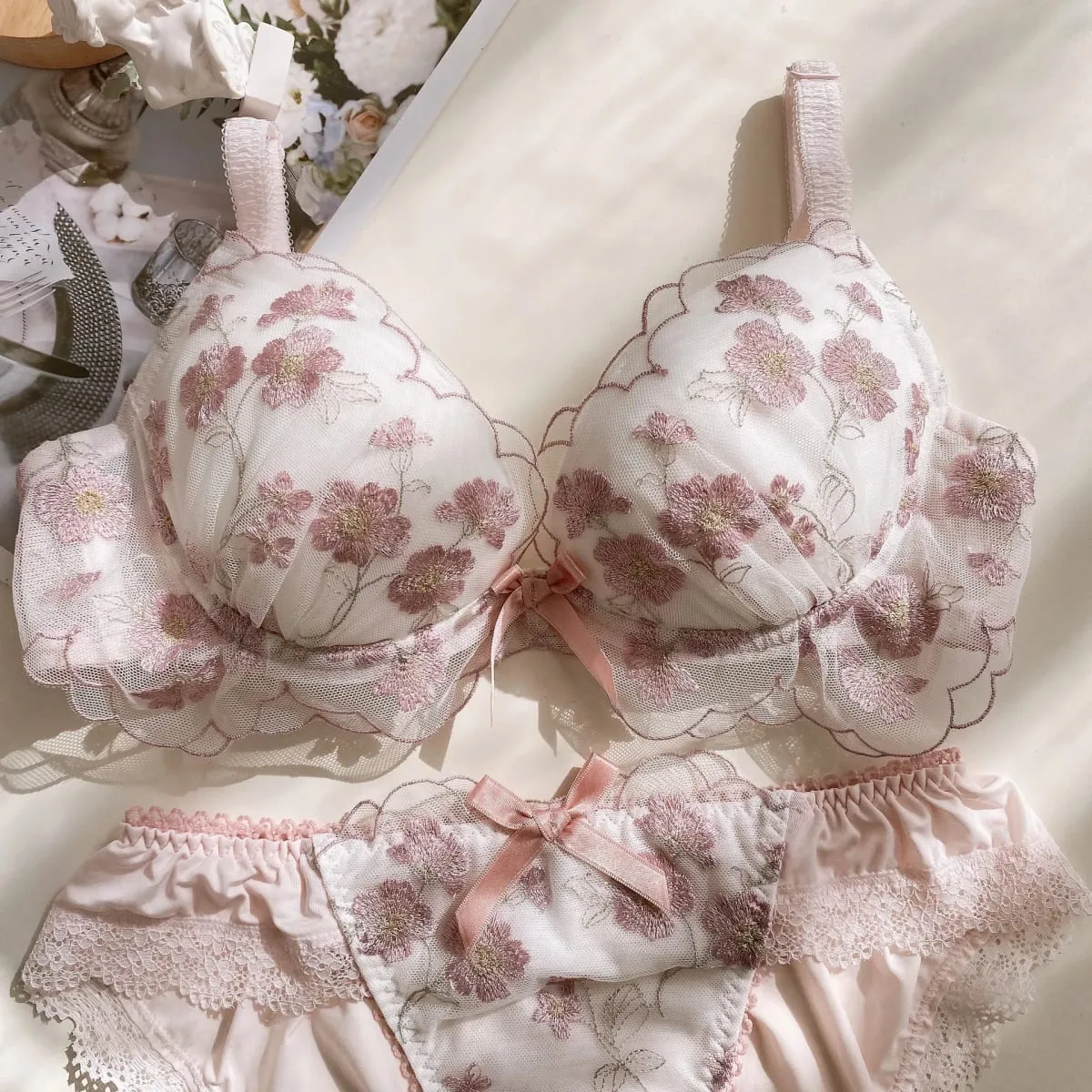 Fata sezione sottile lingerie da donna reggiseno in pizzo ricamato di grandi dimensioni set reggiseno intimo da donna con cuore di pollo basso raccolto