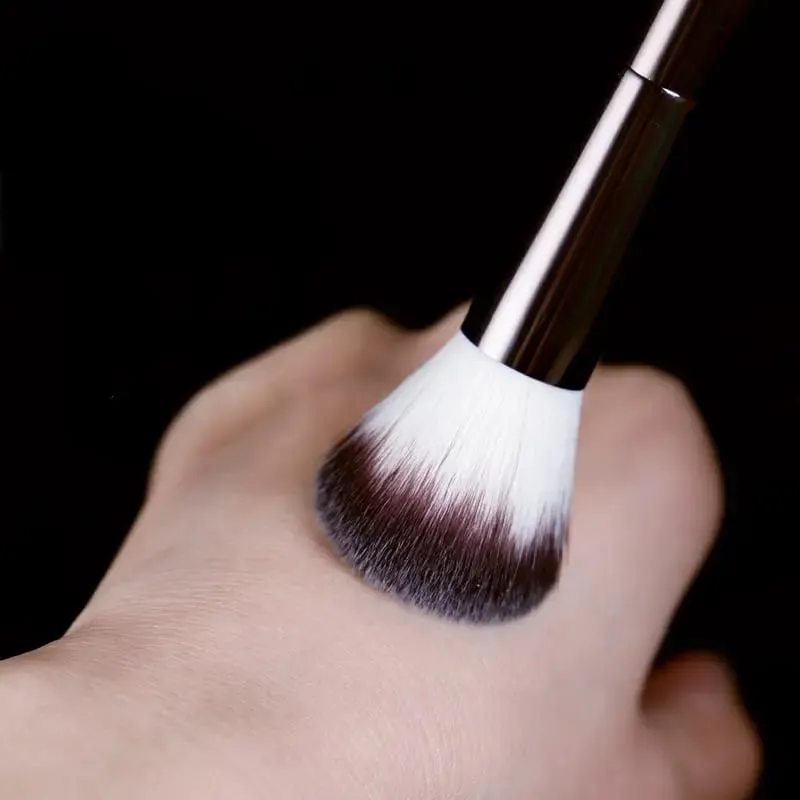 Single Makeup Brush Brown Synthetic Fiber Multi-Functional Powder Blush Brush Full Aluminum Handle Professional Makeup Tool 1 Pc