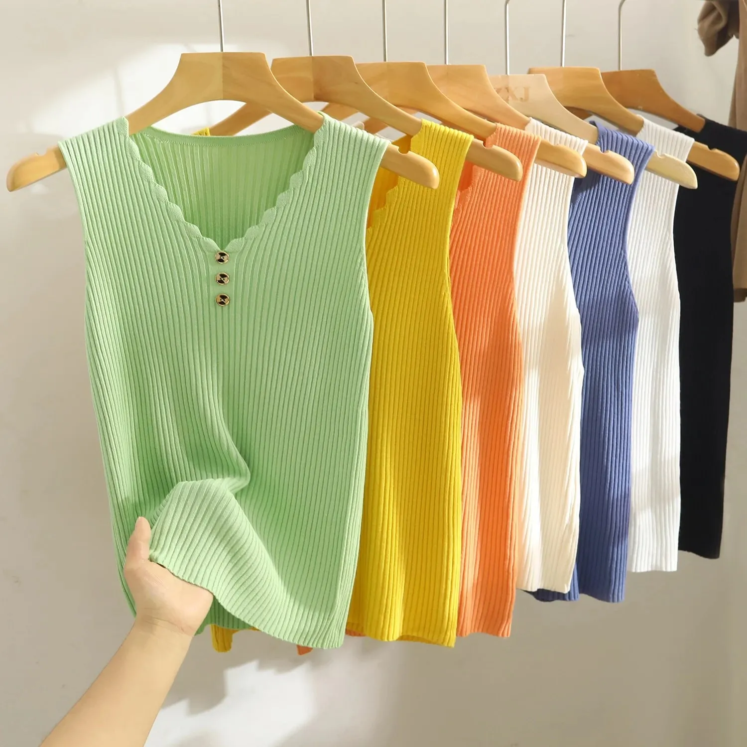 Ice Silk Knit Cami Top Women V Neck Sleeveless Slim Fit Elegant Tank Top Summer Outerwear Blazer Inner Layering Fashion Vest