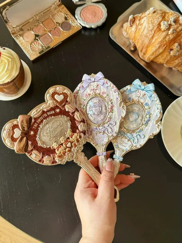 Flower Knows Ruční make-up Mirror Air Cushion Comb All Series Relief Pattern Limited Color Makeup Tool Kit — image 2