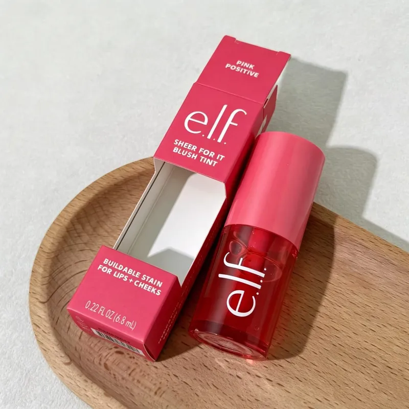 ELF Lesk na rty Natural Shine & Blush Liquid Voděodolný a odolný proti potu Snadno se rozmazává Lehký a dlouhotrvající make-up