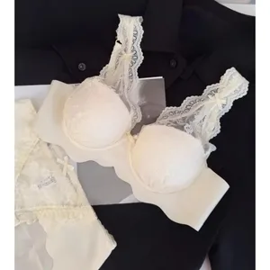 女性のワイヤレスプッシュアップブラセット小胸セクシーランジェリー快適なブラレットパンティセット重ね着や普段着に最適